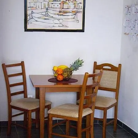 Vidi - Great Location Near Center شقة *