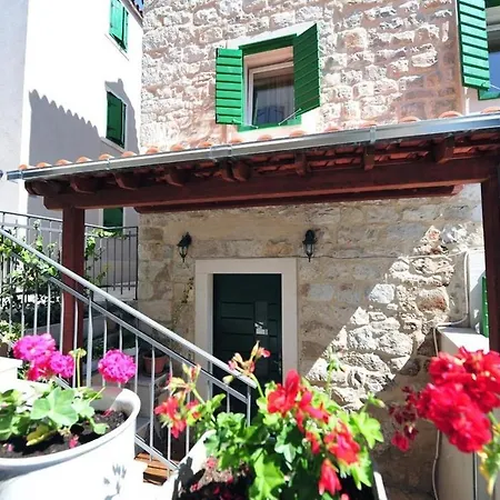 Vidi - Great Location Near Center شقة